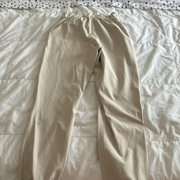 NWOT Lululemon Stretch Luxtreme Jogger *special edition team Canada - Picture 10 of 16